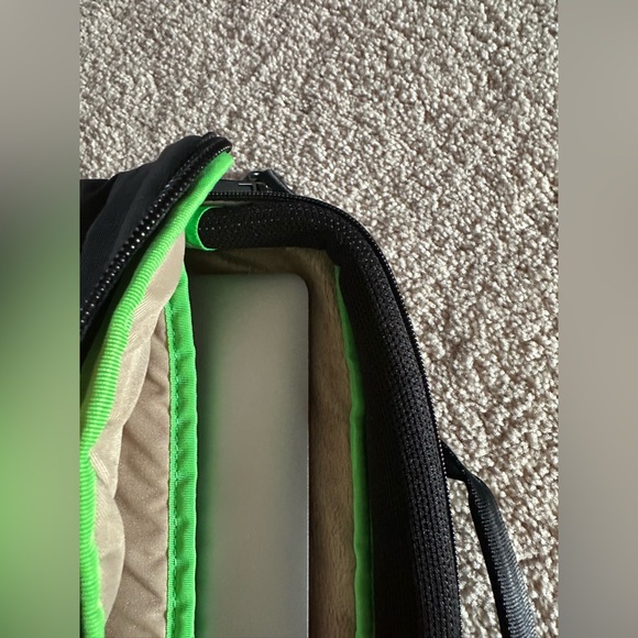 INCASE Laptop/city messenger - Picture 11 of 12